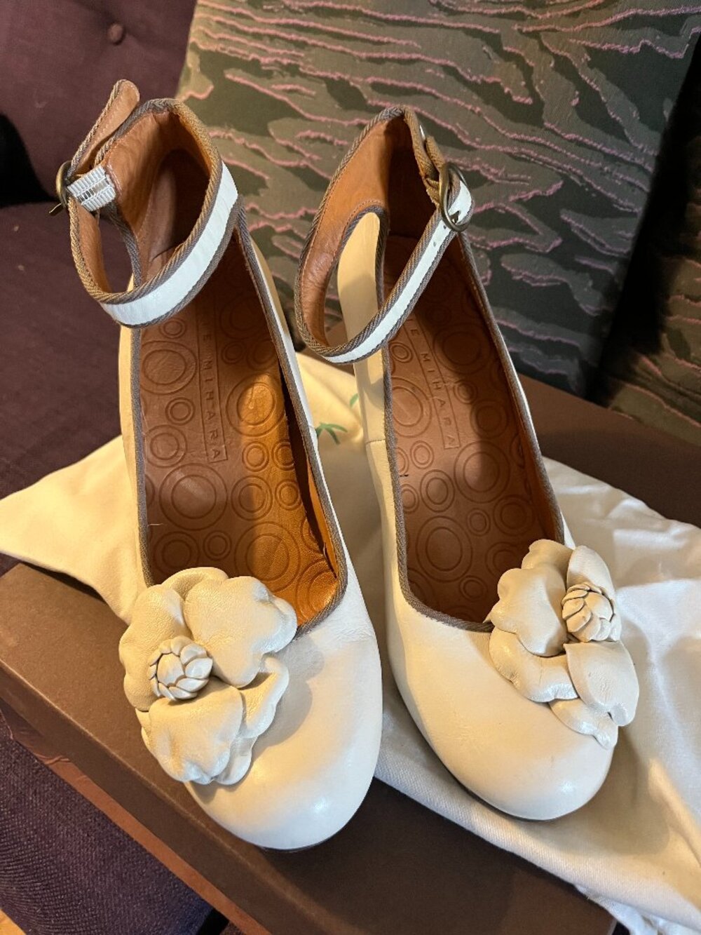 Chie Mihara PAM Cream Leather Flower Ankle Strap Heels EU 41/US 11 wedding shoe